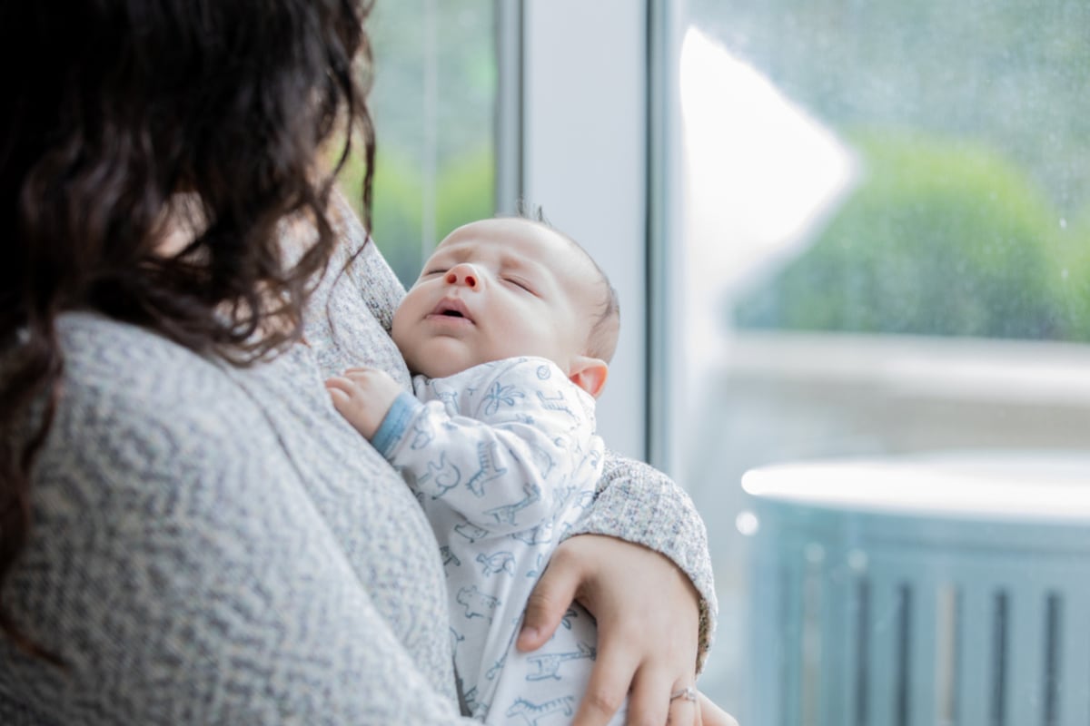 Madre adolescente. Foto: Istock.