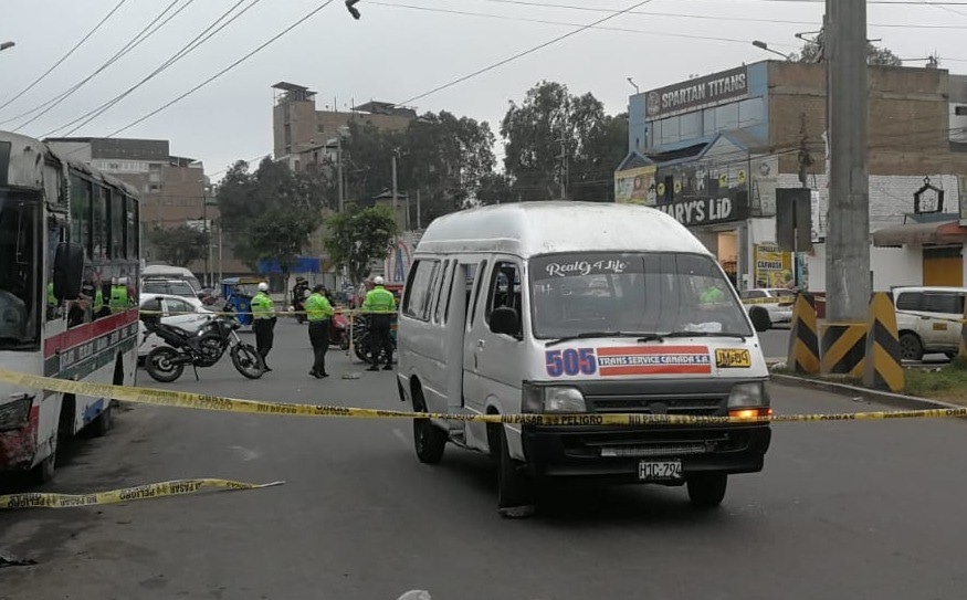 Conductores de transporte público en la mira de la delincuencia. (Foto: Facebook Santa Anita te informa)