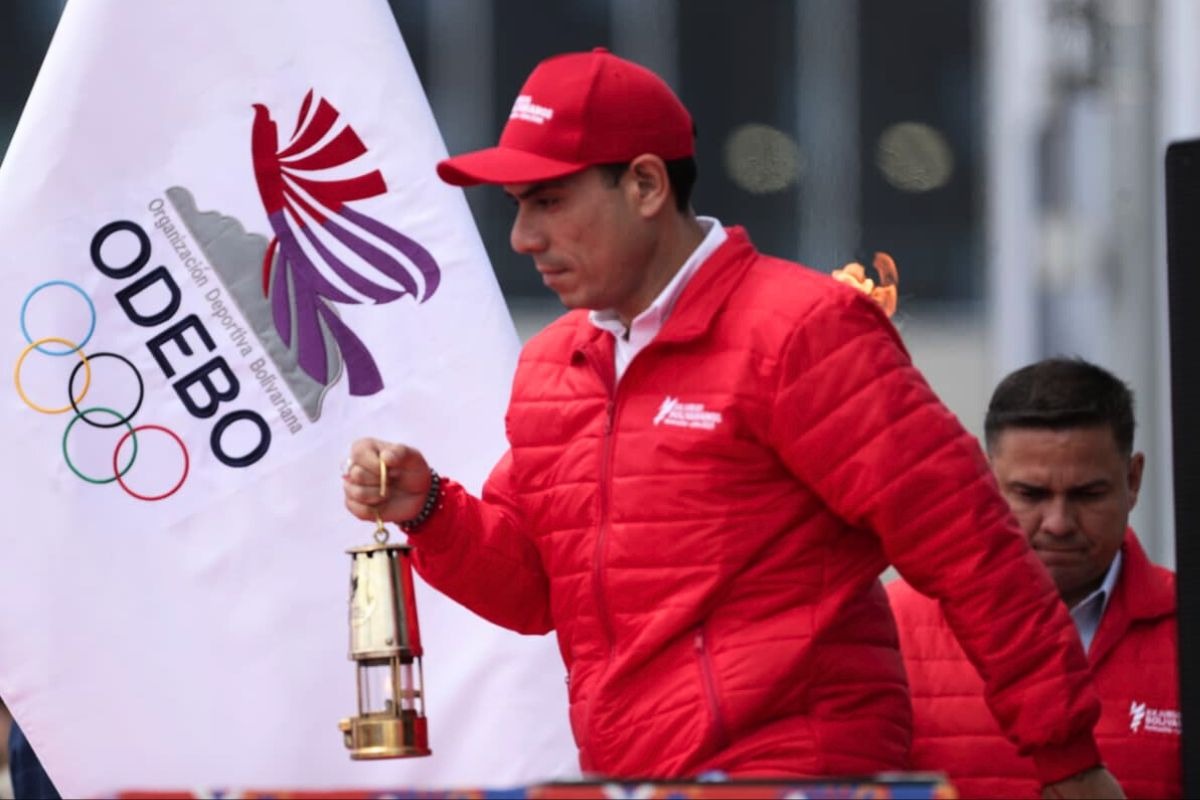 Presidente José Jerí recibe la 'Flama Bolivariana' (Foto: GEC)