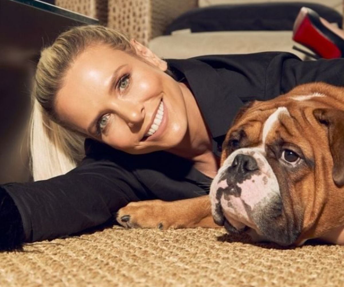 Maya y su mascota, a la que considera parte de su familia (Foto: @jfpazphoto / Instagram)