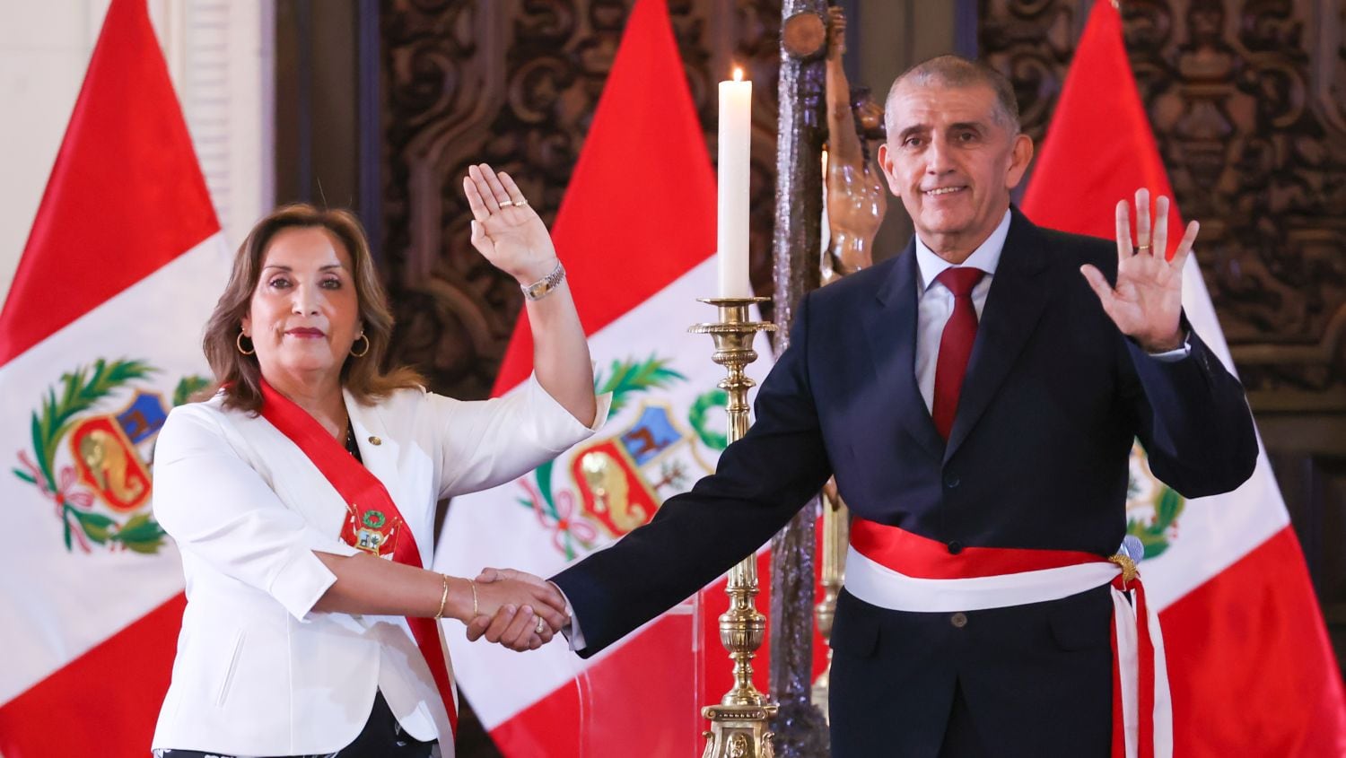 Dina Boluarte tomó juramente a Víctor Torres Falcón como el cuarto ministro del Interior de su gobierno. Foto: Presidencia