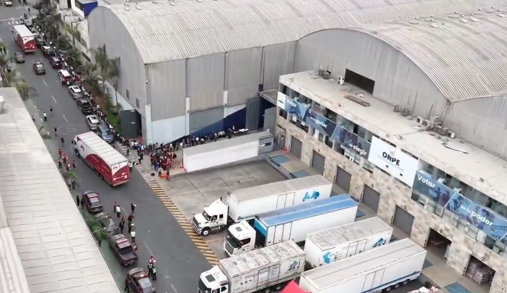 El consorcio AFE, empresa que ganó la licitación para el transporte en esta segunda vuelta, está a cargo de la distribución del material | Foto: ONPE Facebook (Captura)