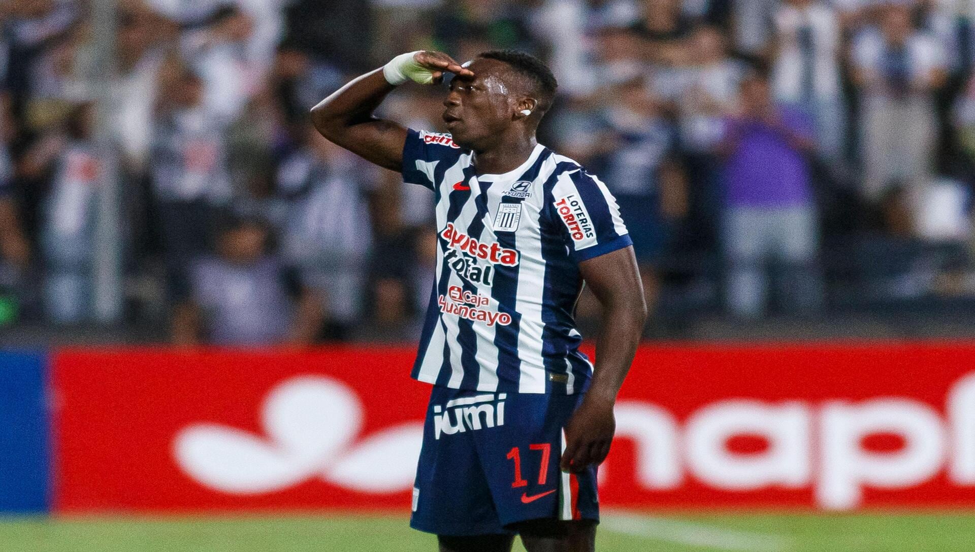 Advíncula será de la partida ante Los Chankas. (Crédito: Alamy Stock Photo).