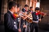 Joven sorprende a su novia llevándole serenata y el mariachi era su ex