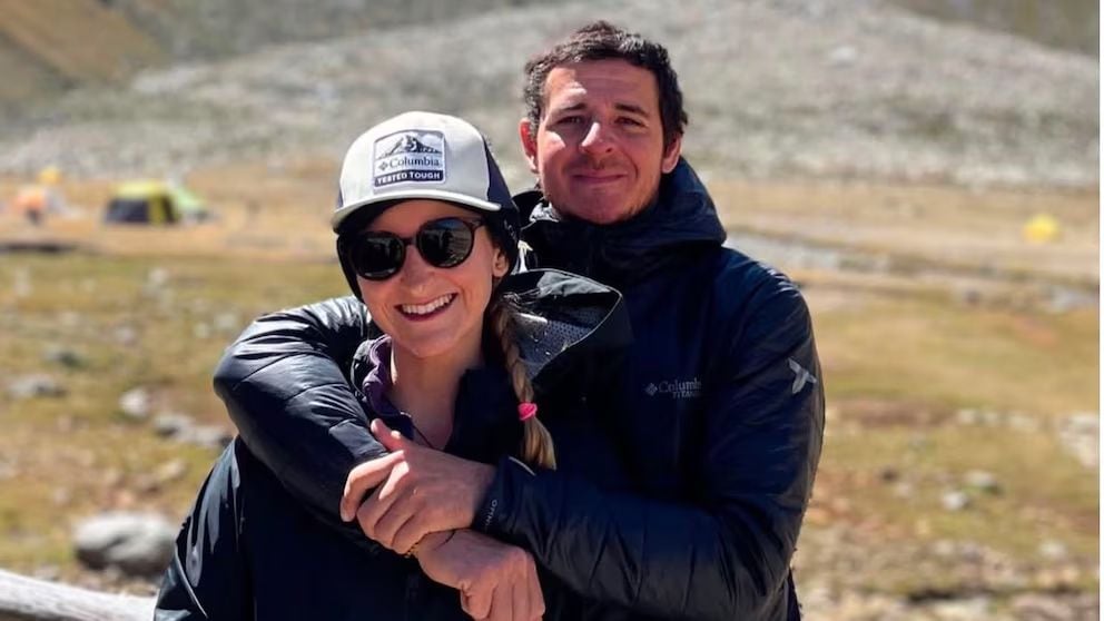 Influencer Paola Chiappina busca a su pareja y a otros dos montañistas.