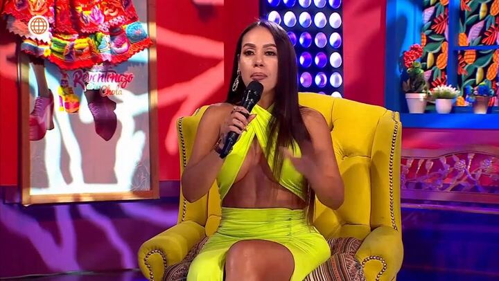 Dorita Orbegoso hunde a Vanessa Pumarica.