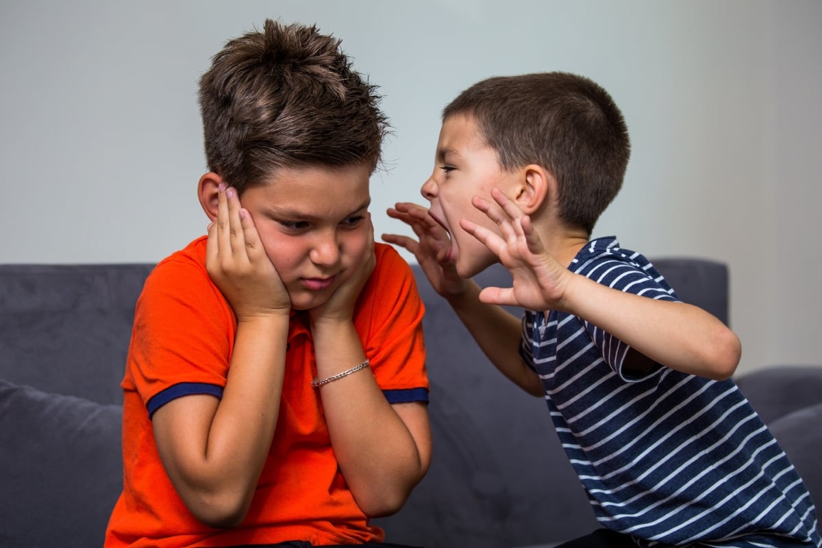 Esta conducta agresiva es más común de lo que imaginas. Sigue estos consejos para saber cómo reaccionar con tu pequeño. Foto: Istock.