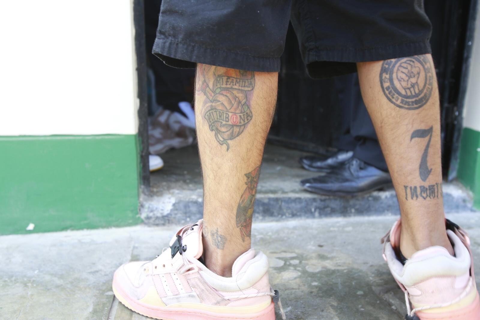 Intervenidos tenían tatuajes del club de sus amores. | Foto: Jessica Vicente - Trome