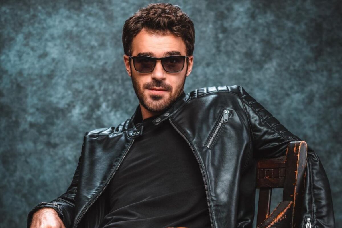 El actor posando con una chaqueta de cuero (Foto: Yusuf Çim / Instagram)