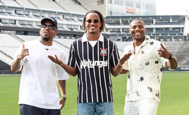 André Carrillo junto a Jefferson Farfán y Roberto Guizasola. (@enfocadospodcast.pe)