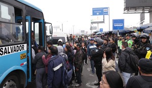 Transportistas anuncian paro nacional indefinido ante negativa del Congreso a derogar nueva Ley contra el crimen organizado | VIDEO