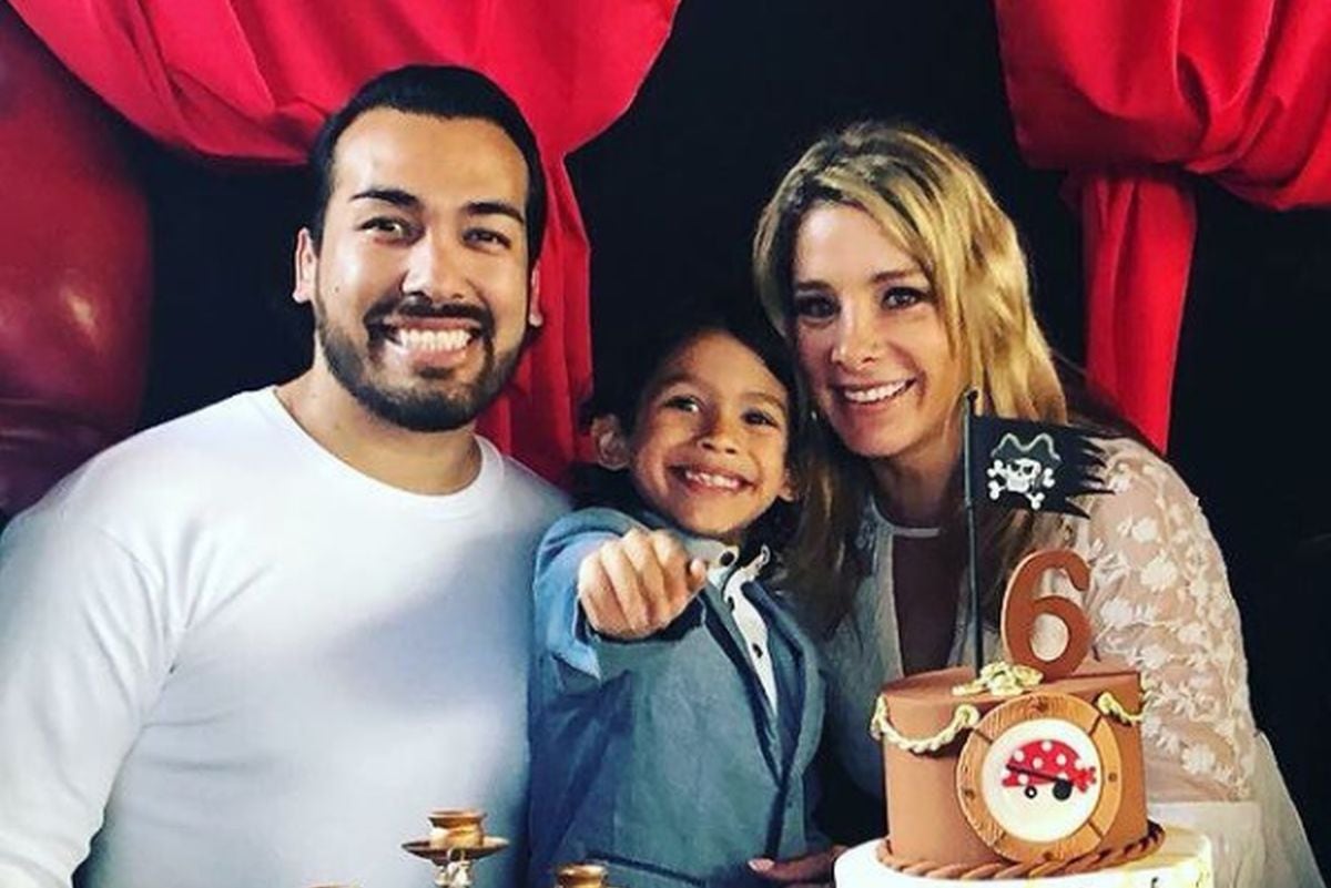 La pareja junto a su pequeño hijo Salvador. (Foto: Sofía Franco / Instagram)