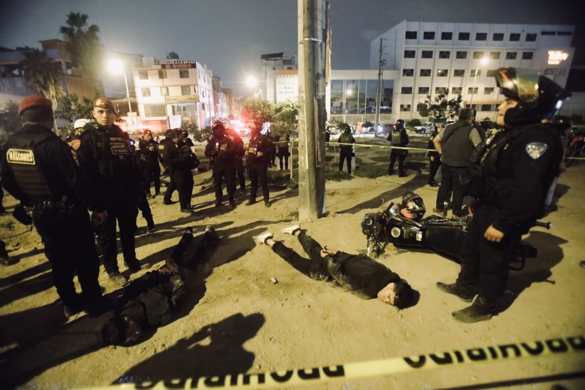 Capturan a dos delincuentes que habrían baleado un bus de la empresa Civa.
(Foto: César.grados / @photo.gec)