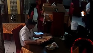 ¡ABUELOS DEL ROBO! Adultos mayores fingían ser clientes y robaban en chifas de Jesús María