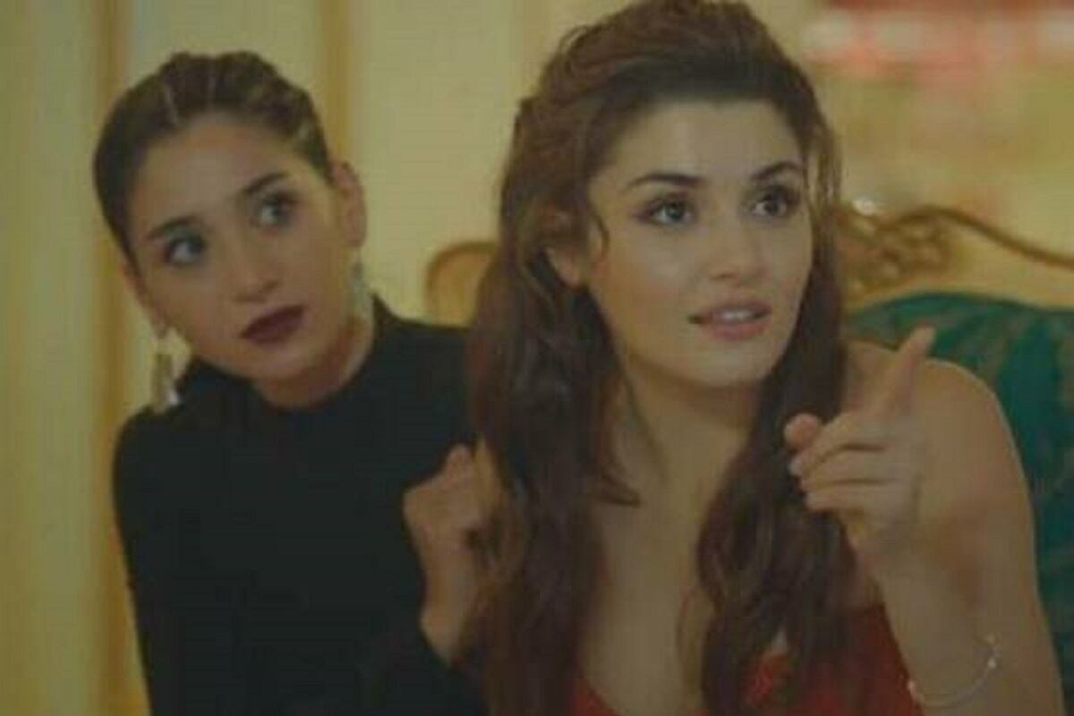Sitare Akbaş y Hande Erçel eran buenas amigas en la ficción en la vida real (Foto: Love Is in the Air / MF Yapım)