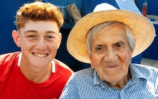 La emotiva despedida de nuestra primera raqueta, Ignacio Buse, por la partida de su abuelo Gastón Acurio Velarde