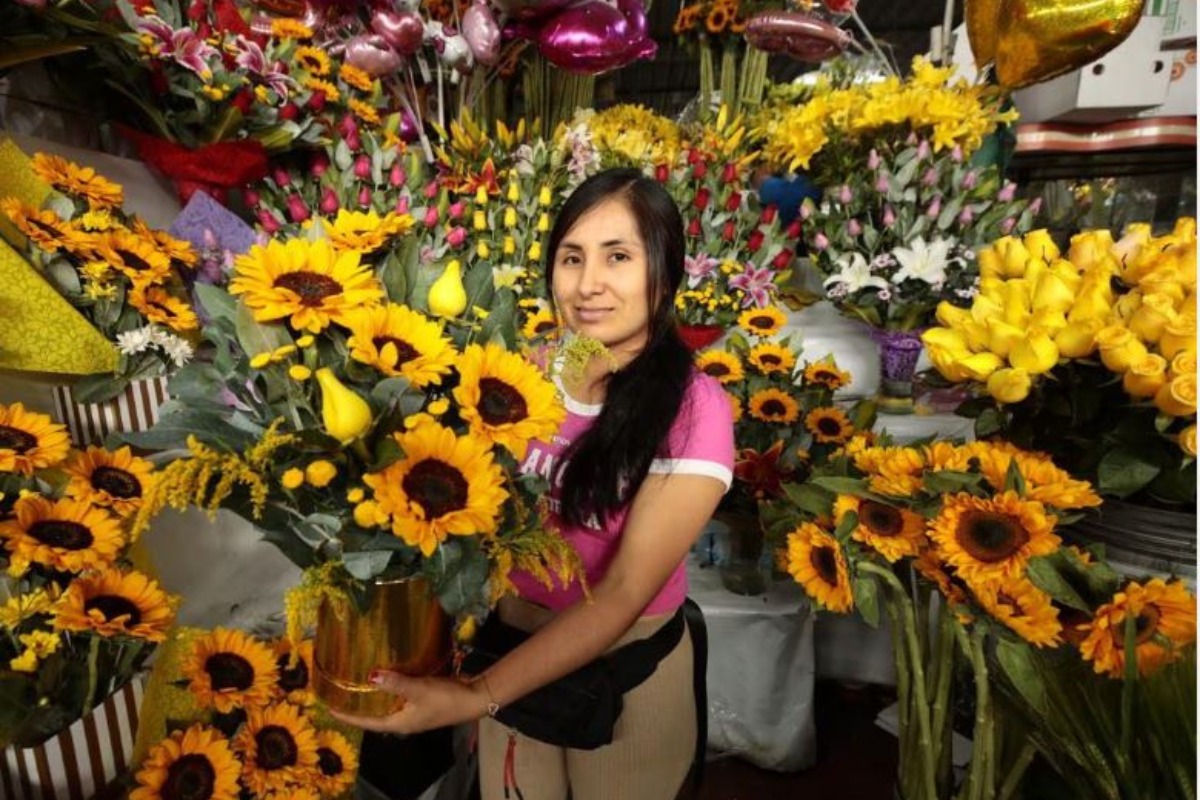 El fotógrafo Gary le pide a la Seño María rodearse de buena personas y mantener la mente positiva para recibir un buen 2024.