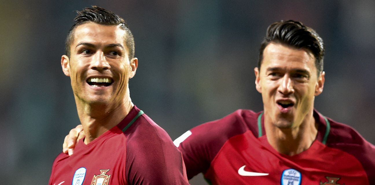 Compañero de Cristiano Ronaldo le pide que juegue en Francia (Foto: AFP)