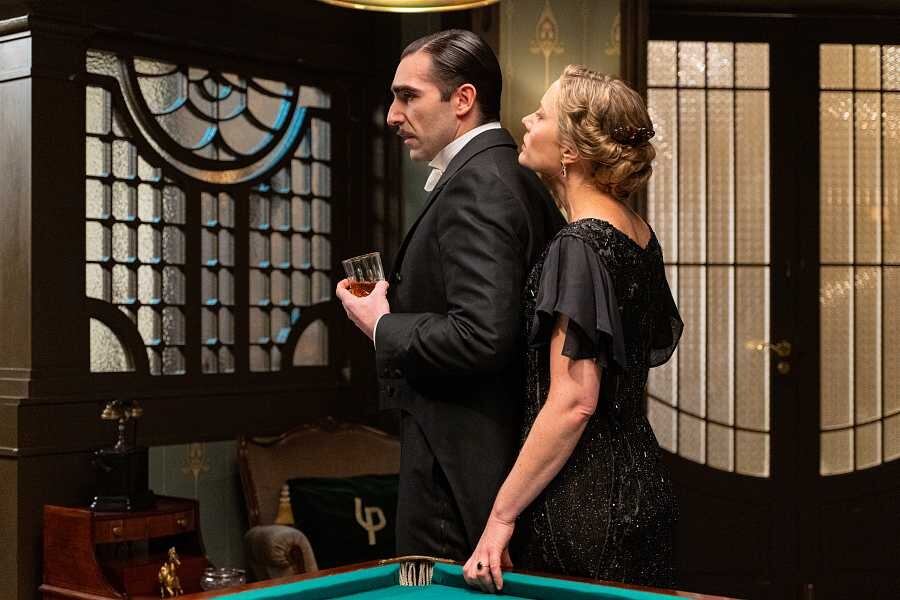 La Baronesa y Lorenzo conspiran contra Cruz en "La Promesa" (Foto: RTVE)