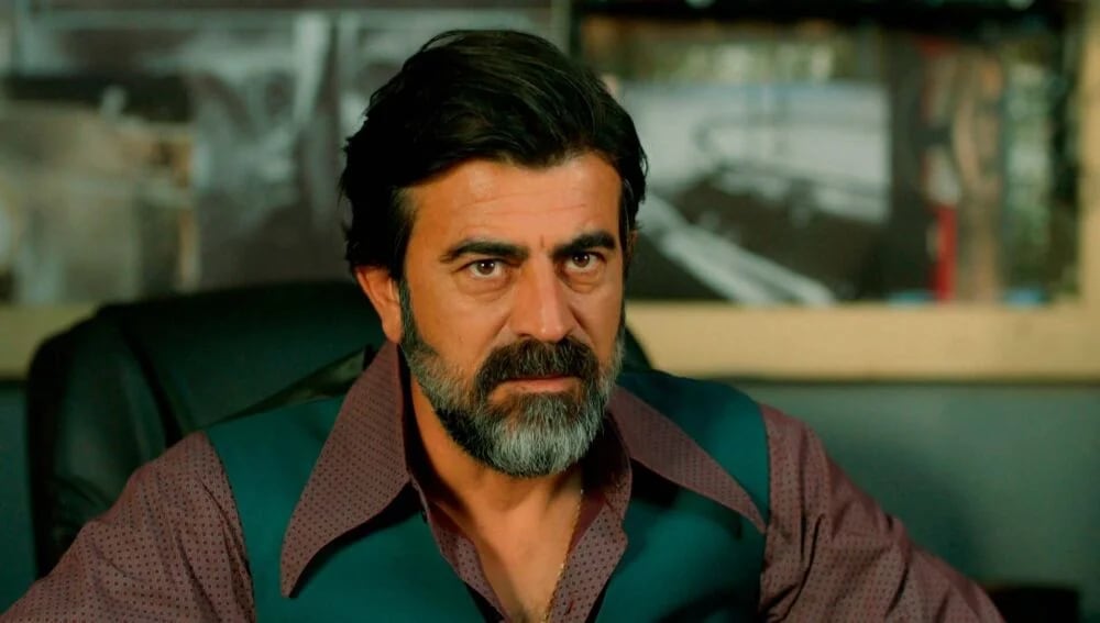 Abdülkadir preocupando por la cercanía entre Hakan y Züleyha (Foto: Tims & B Productions)