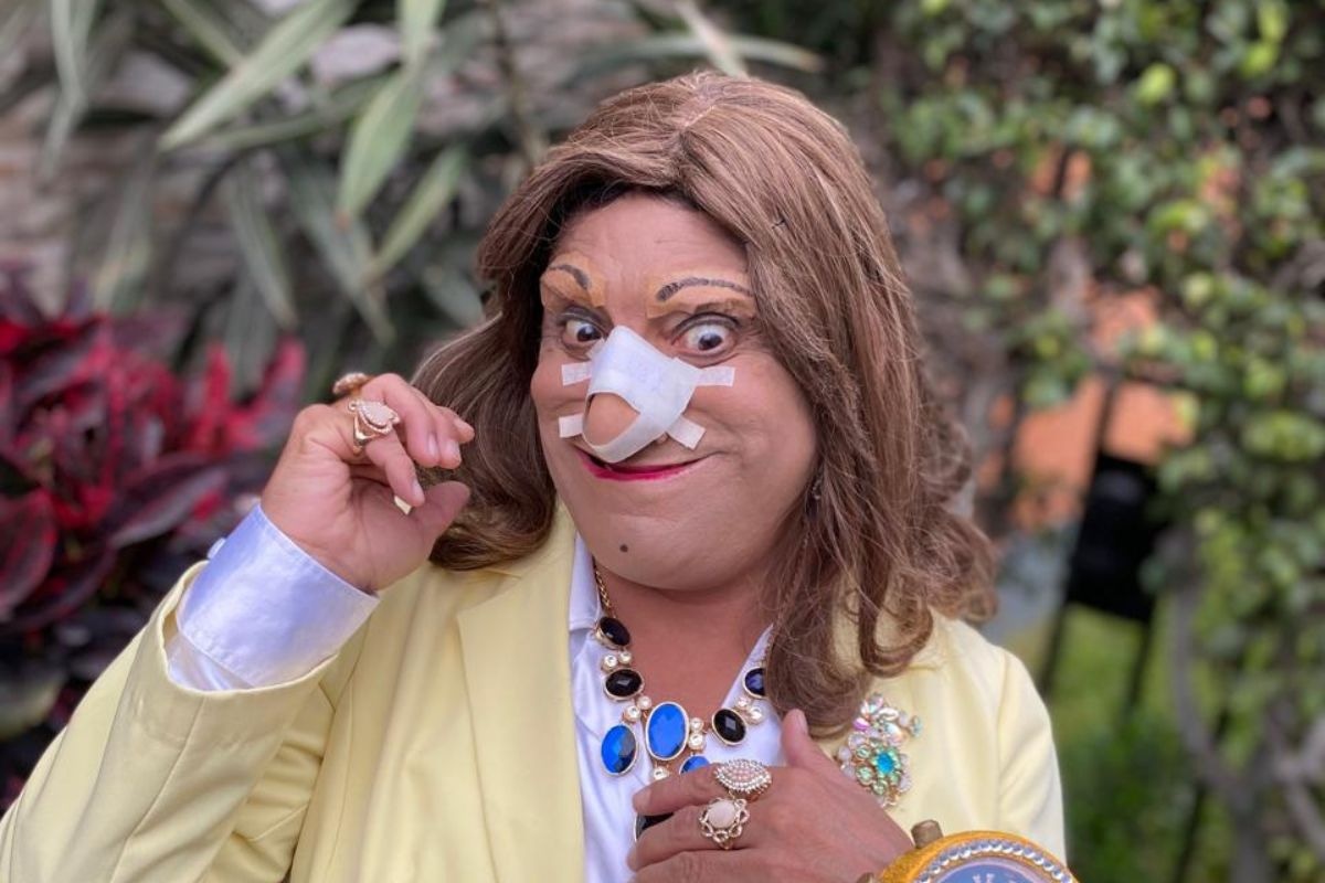 Carlos Alvarez como Dina