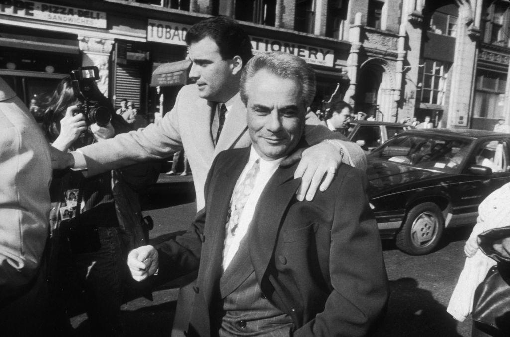 John Gotti saliendo de un tribunal en 1990.
