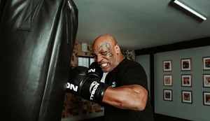 Mike Tyson es atendido de urgencia dentro de avión ¿Peligra su pelea contra Jake Paul?