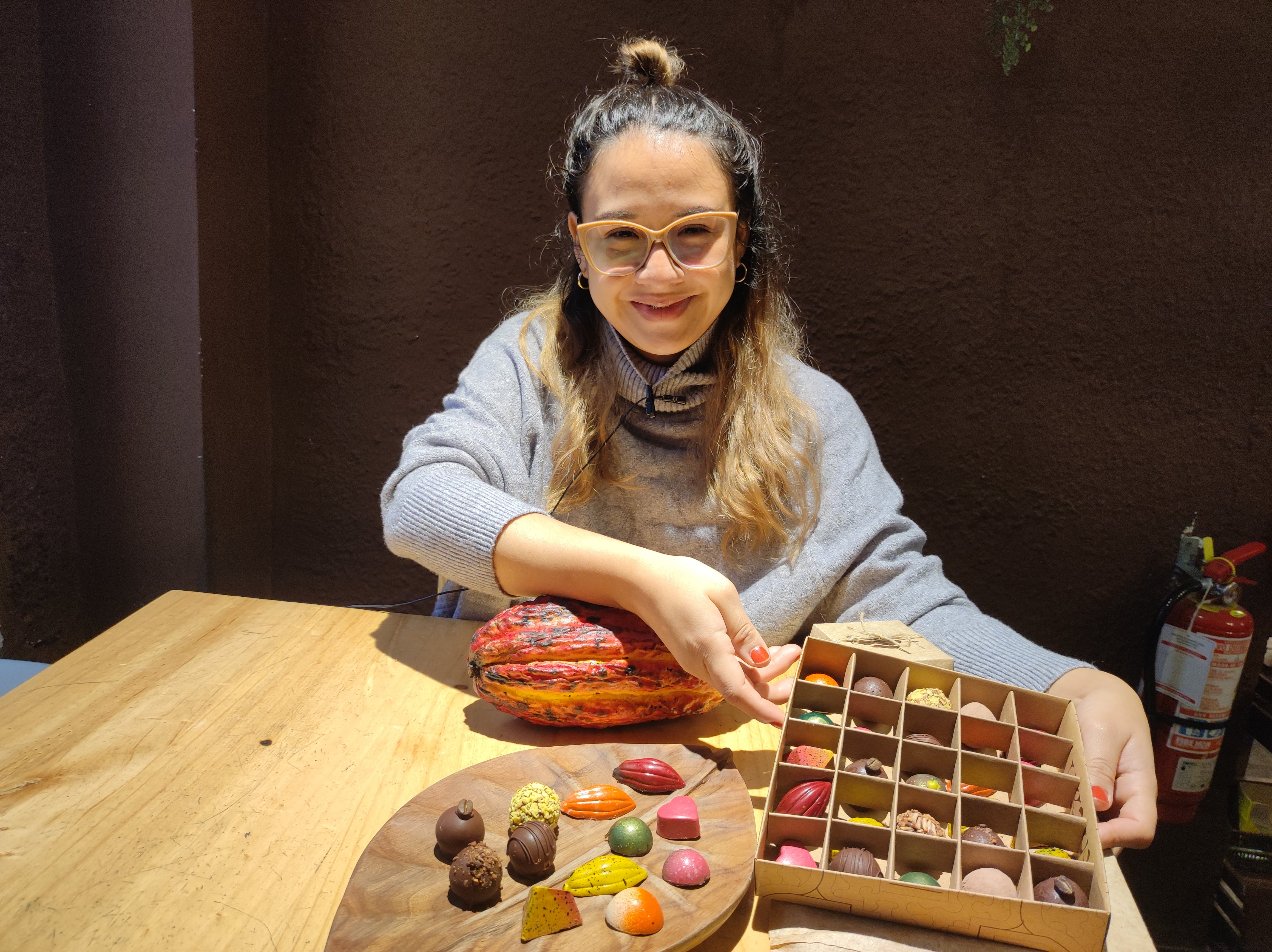 De niña, Gianina hacía chocolates con su abuelita y en el 2010 decidió emprender su propio negocio que le apasiona tanto.