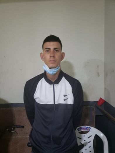 Tres venezolanos, presuntos miembros de la banda 'Los Chamos de Campoy', quienes en media hora asaltaron a dos padres, sus hijos menores, y luego a una jovencita, fueron atrapados por un equipo de policías de la comisaria de Zárate, en San Juan de Lurigancho.