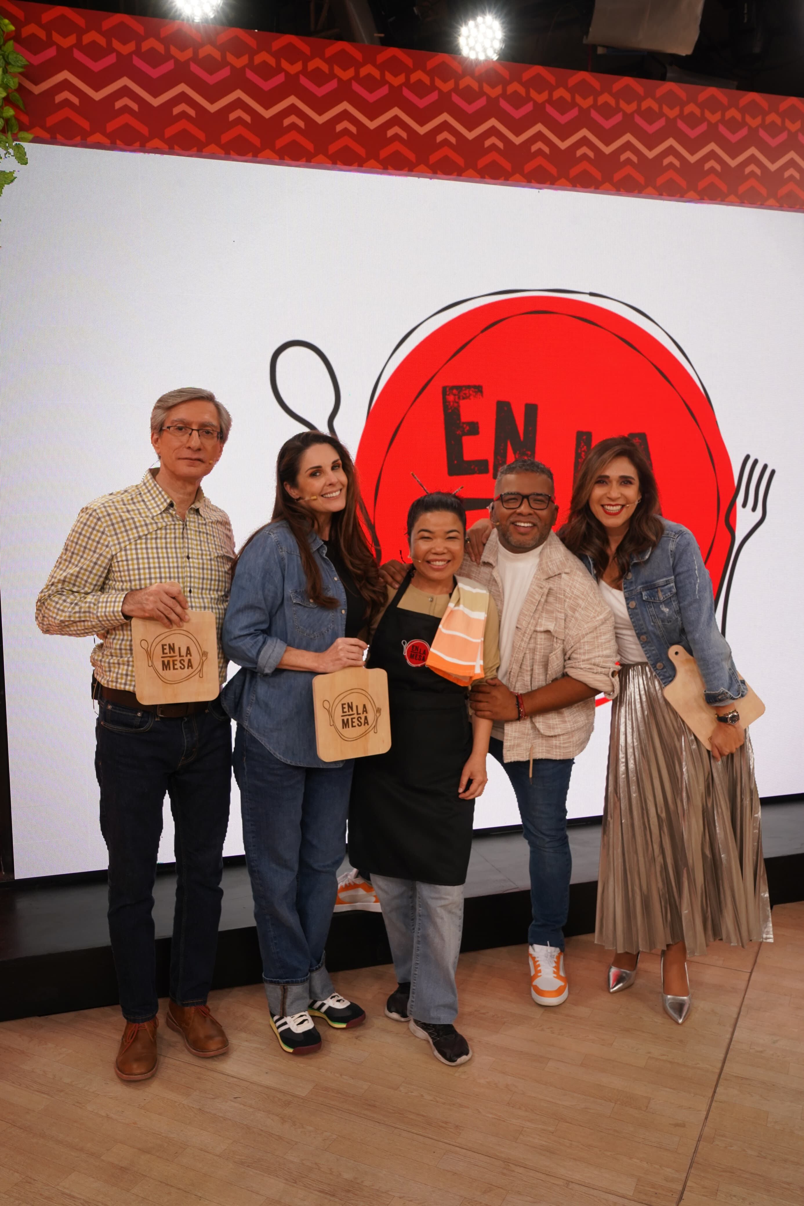 Choca Mandros estrena En la mesa