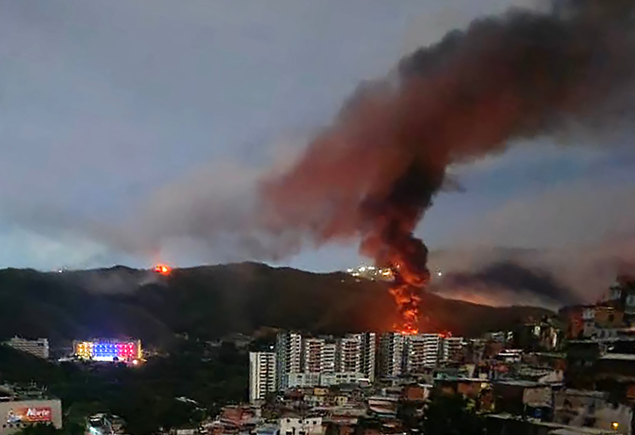 Imágenes del Fuerte Tiuna tras ataque de EE.UU. a Venezuela. Photo by AFP