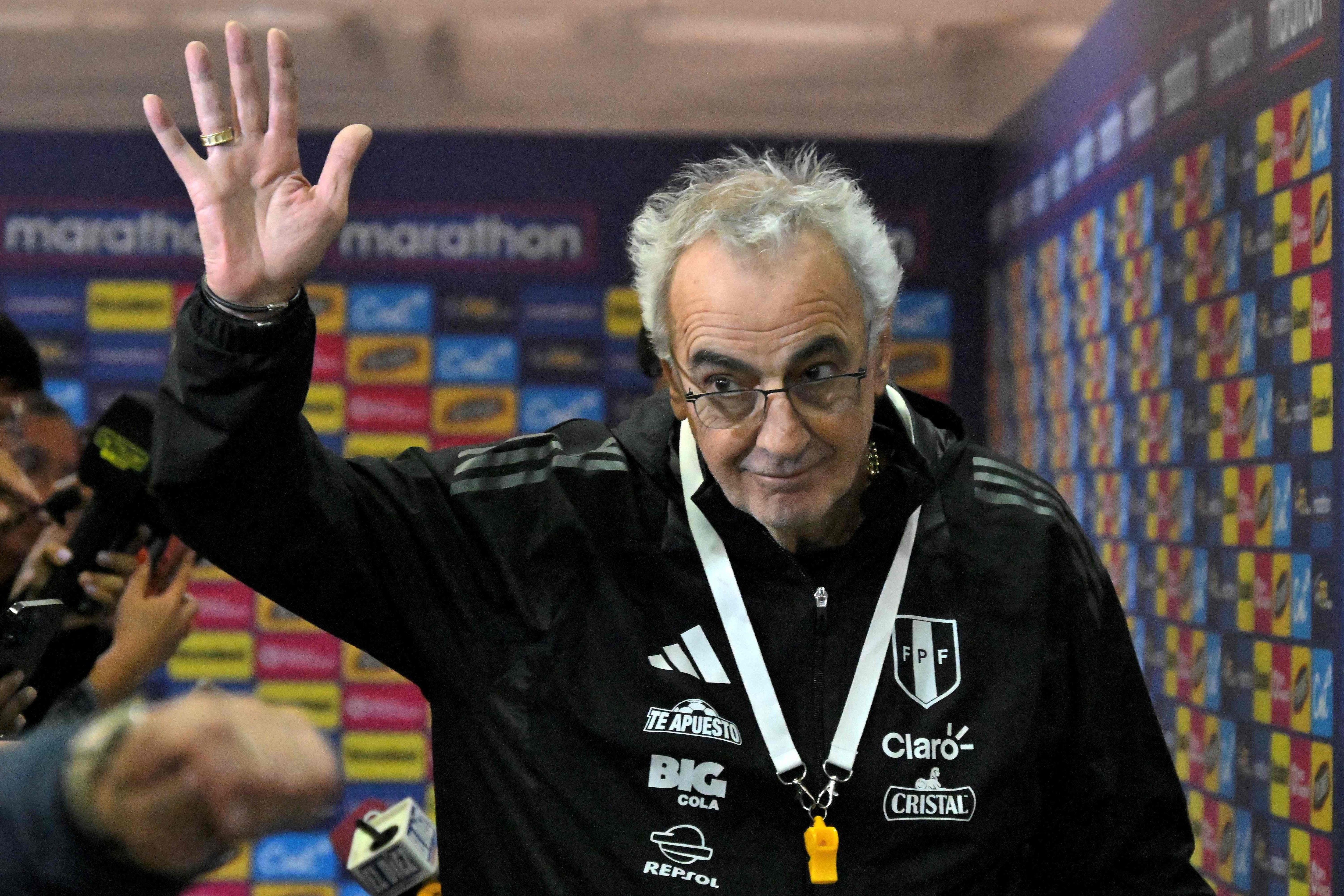Jorge Fossati. (Photo by Rodrigo BUENDIA / AFP)