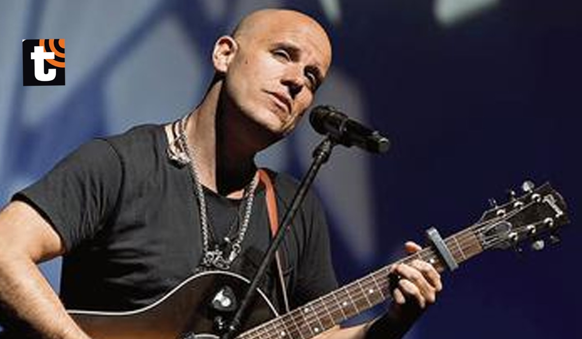 El comunicado emitido por Macanundo Producciones, la empresa responsable de la puesta en escena del compositor, reveló que el cantante no puede caminar.