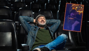 Carlos Alcántara vuelve a ser captado con otra sensual joven