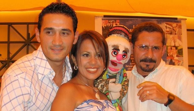 Víctor Hugo Dávila, Lorena Caravedo y Ángel Calvo (Nicolasa) en "Hola Perú". La foto data de marzo del 2004. (Foto: Luis Narro / El Comercio)