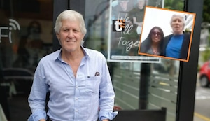 Carlos Guerrero de 74 años, vocalista de We All Together, inicia relación con chibola de 25 años