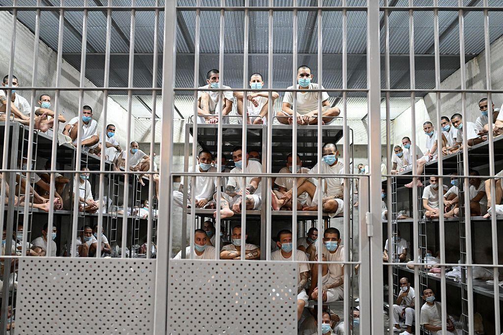 El Cecot tiene una capacidad de 40.000 internos, mientras Costa Rica espera que su nuevo centro pueda albergar a 5.000.