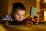 ¿Mucho celular y poca atención a tus hijos? Mira los daños emocionales que puede generar