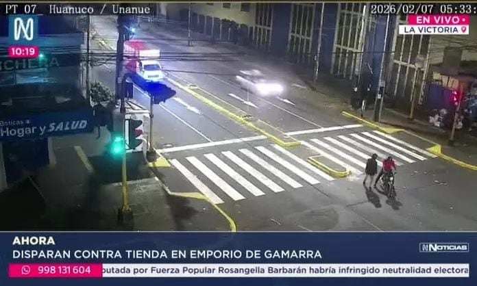 Cámaras de seguridad captaron a los sujetos que dispararon contra tienda. Foto: Canal N