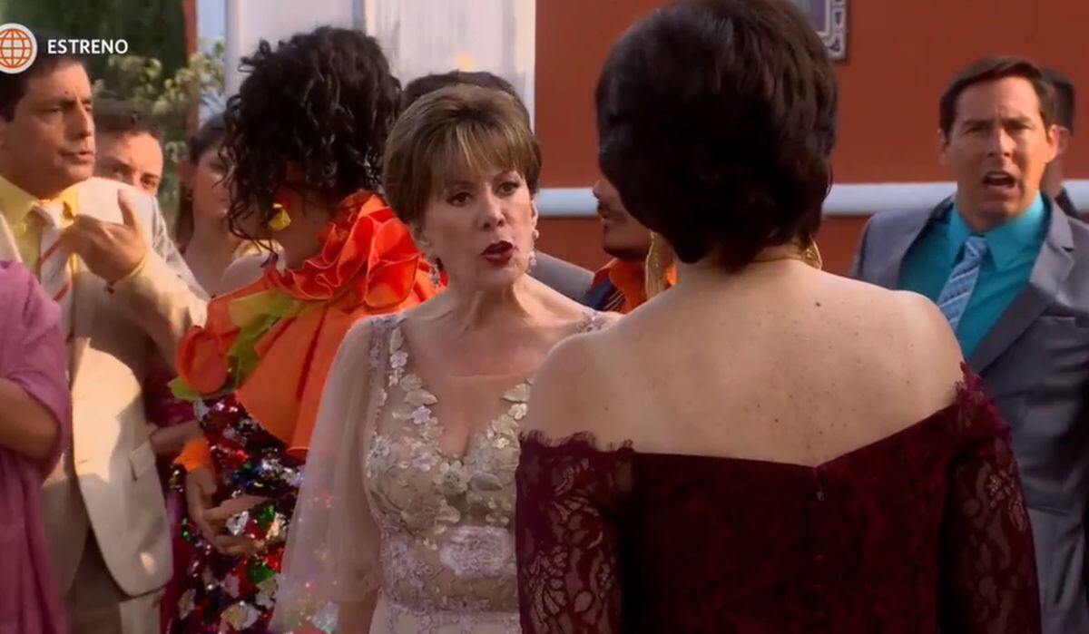 Francesca Maldini no duda en defender a su nueva familia de sus amistades en "Al fondo hay sitio" (Foto: América TV)