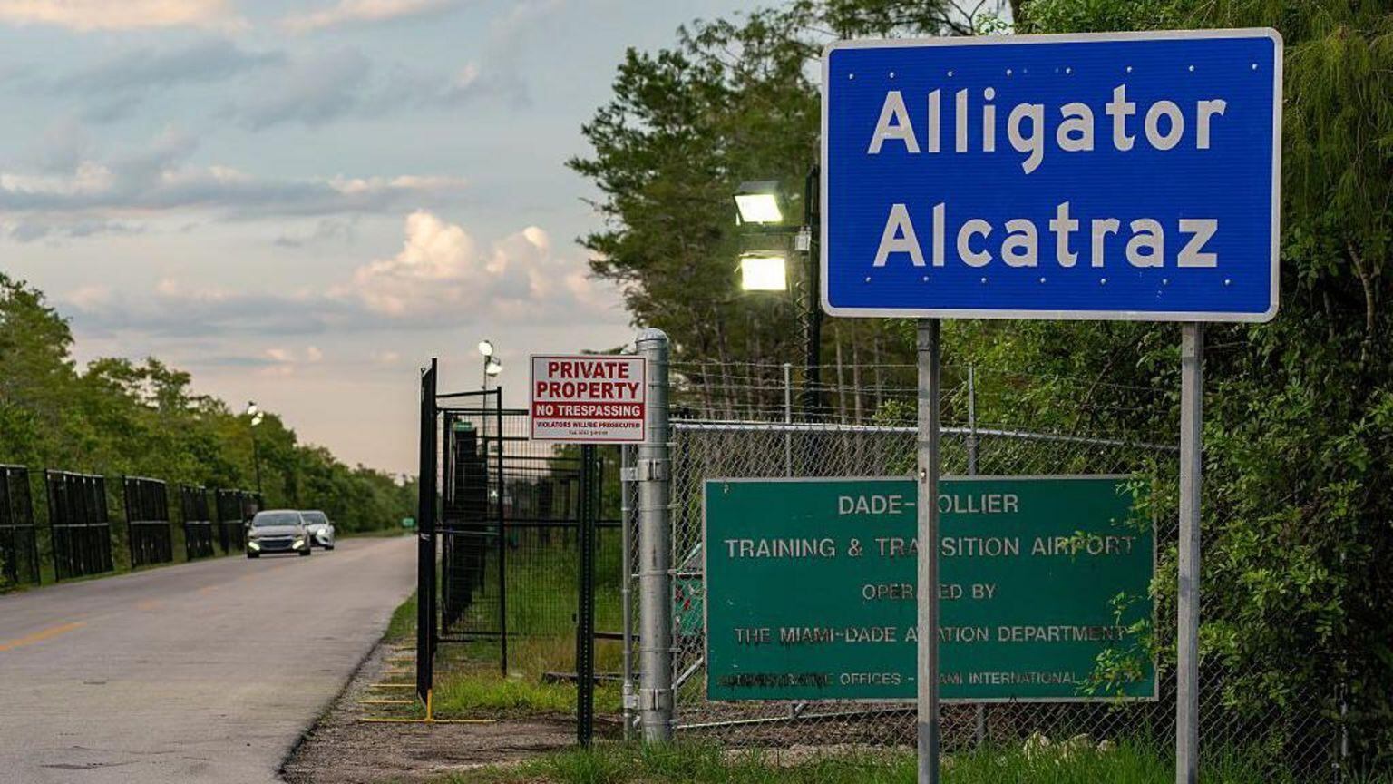 El centro fue apodado Alligator Alcatraz por su ubicación en los Everglades, un lugar donde hay caimanes.