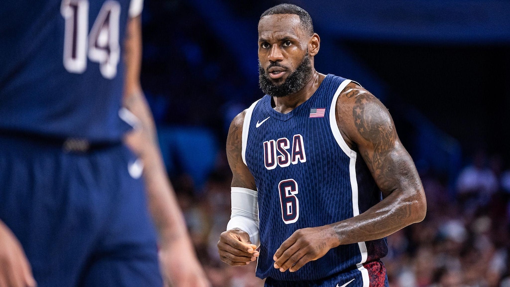 Lebron James vestirá la camiseta de los Philadelphia 76ers. (Agencias)