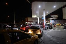 Largas colas de autos en los grifos de Lima por escasez de GNV