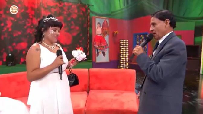 Novio de viral 'Perdón a todos, no acepto' vuelve a pedirle matrimonio a su amada.