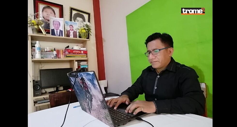 Maestros como José Patazca se esfuerzan por innovar estrategias para sus clases virtuales. (Trome)