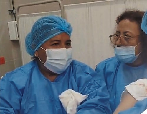 Personal de salud en el hospital Goyeneche. Foto: GEC.