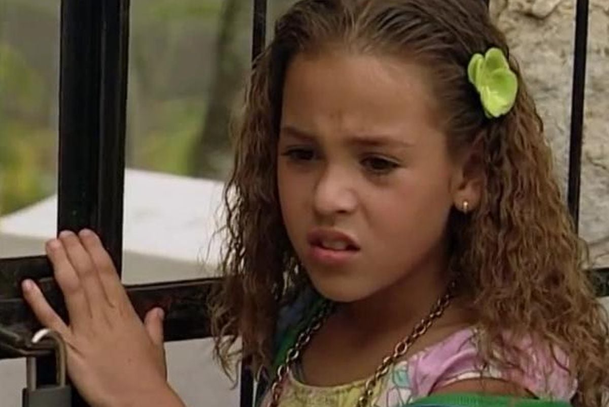 Danna Paola en "Amy, la niña de la mochila azul" (Foto: Televisa)