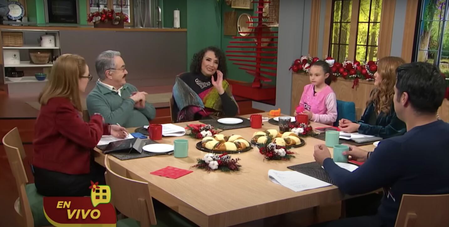 Mayra y Luciana Rojas junto a los panelistas de “Ventaneando” (Foto: TV Azteca)
