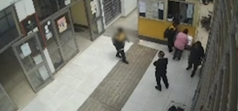 Sujeto se hizo pasar por el tío del escolar para ingresar al colegio y luego llevárselo a su departamento. Foto: captura de video