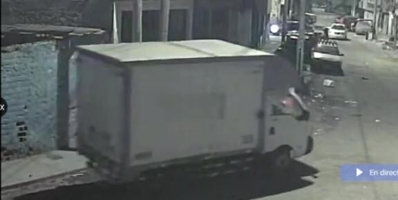 Rateros robaron un camión frente a una avícola y segundos más tarde fue recuperado por policías y serenos de San Luis.